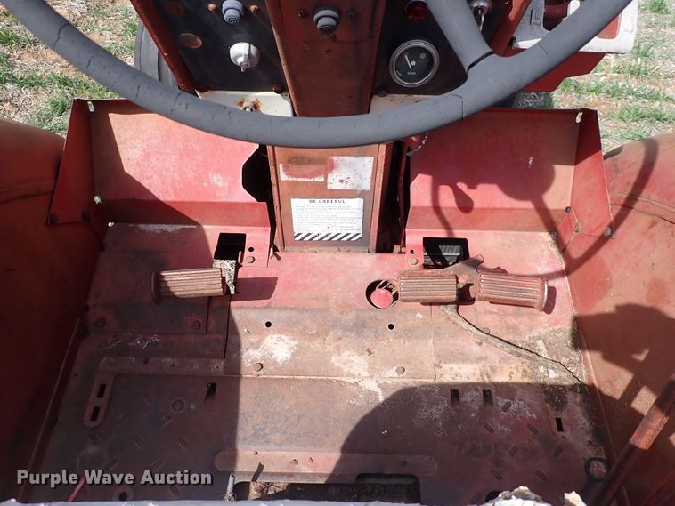 image for item DK4618 International 856  tractor