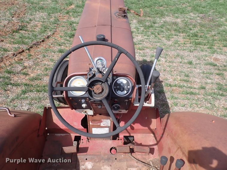 image for item DK4618 International 856  tractor