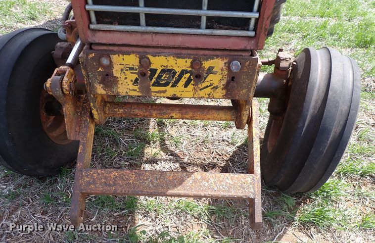 image for item DK4618 International 856  tractor