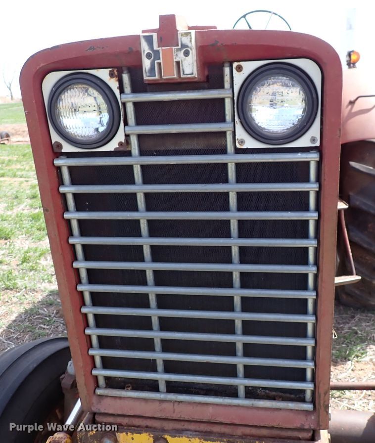 image for item DK4618 International 856  tractor