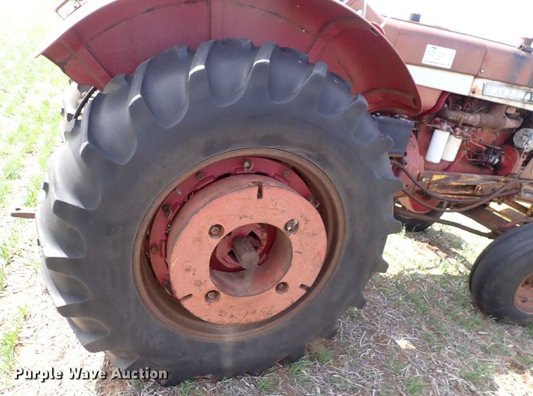 image for item DK4618 International 856  tractor