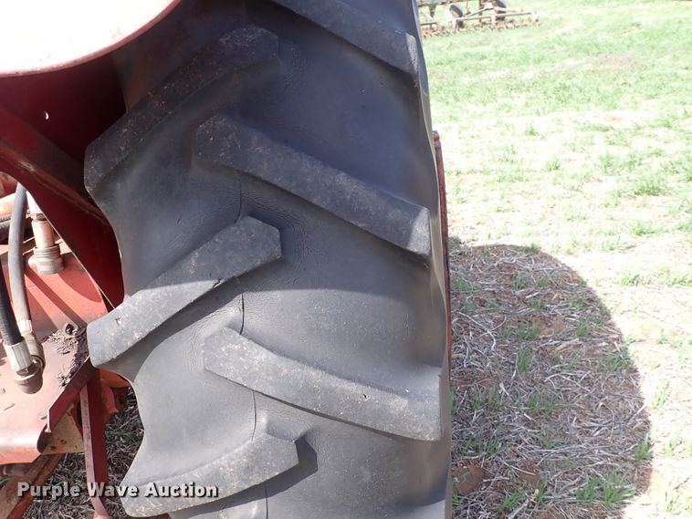 image for item DK4618 International 856  tractor