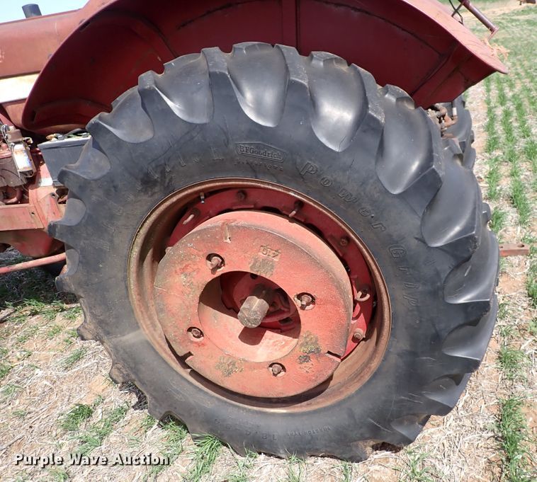 image for item DK4618 International 856  tractor