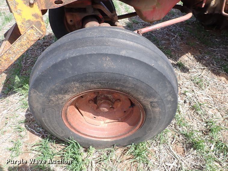 image for item DK4618 International 856  tractor