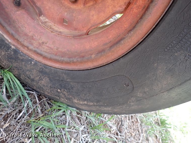 image for item DK4618 International 856  tractor