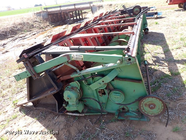 image for item DK4623 John Deere 218  corn head