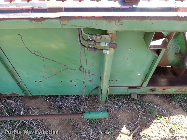 image for item DK4623 John Deere 218  corn head