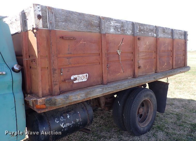 image for item DK4627 1962 Chevrolet 60  grain truck