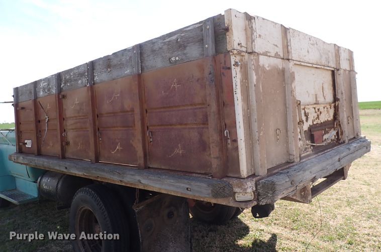 image for item DK4627 1962 Chevrolet 60  grain truck