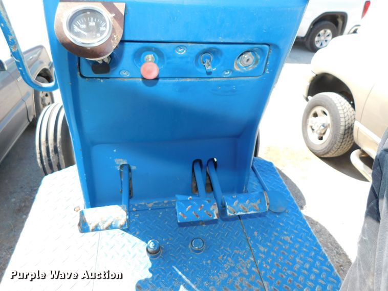 image for item DK8498 Ford 8000  tractor