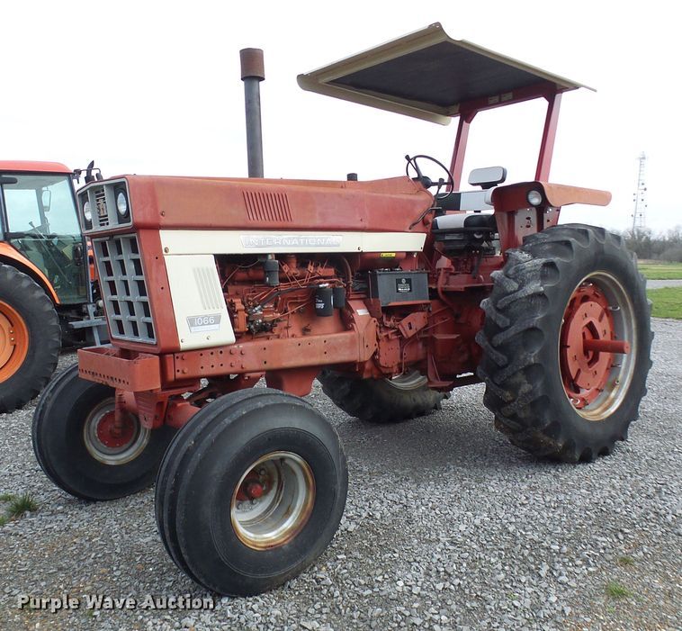 image for item DL0922 International 1066  tractor