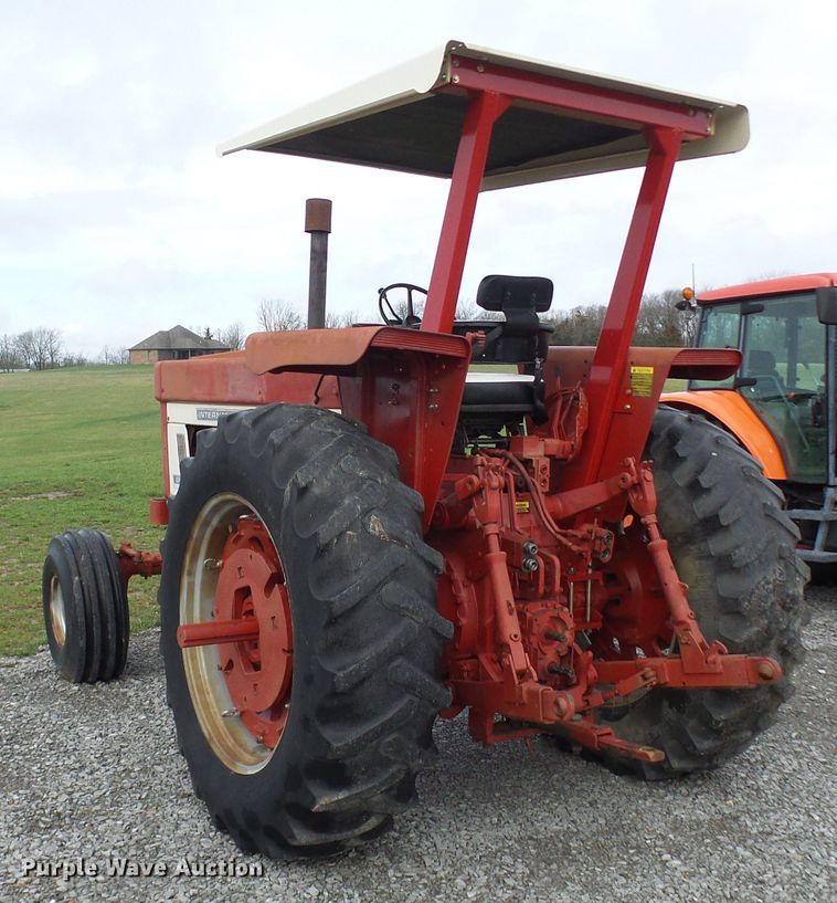 image for item DL0922 International 1066  tractor