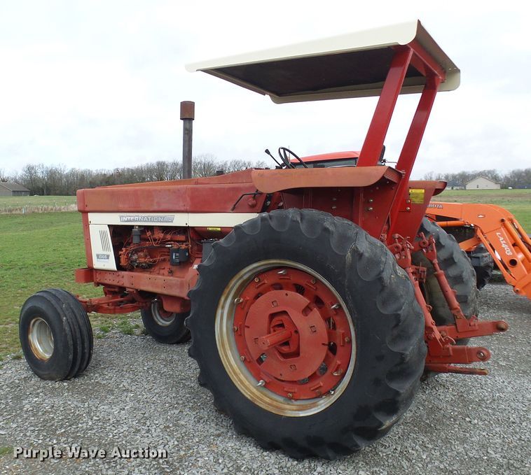 image for item DL0922 International 1066  tractor