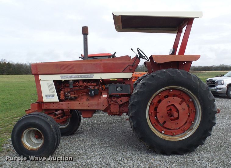image for item DL0922 International 1066  tractor