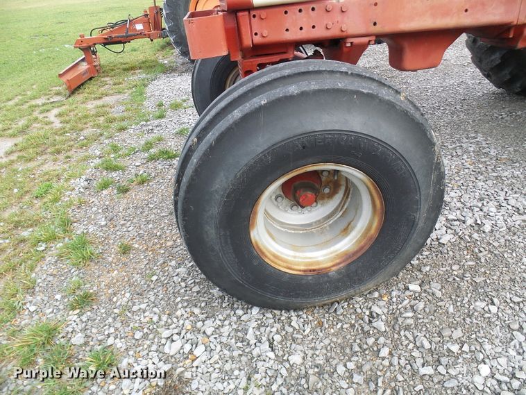 image for item DL0922 International 1066  tractor