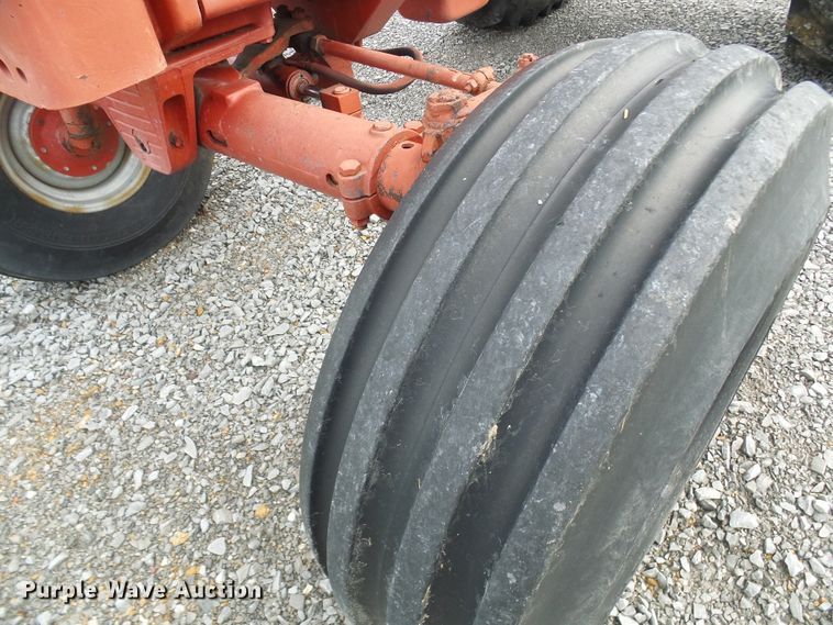 image for item DL0922 International 1066  tractor