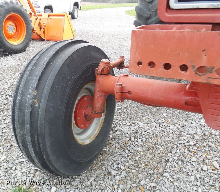 image for item DL0922 International 1066  tractor