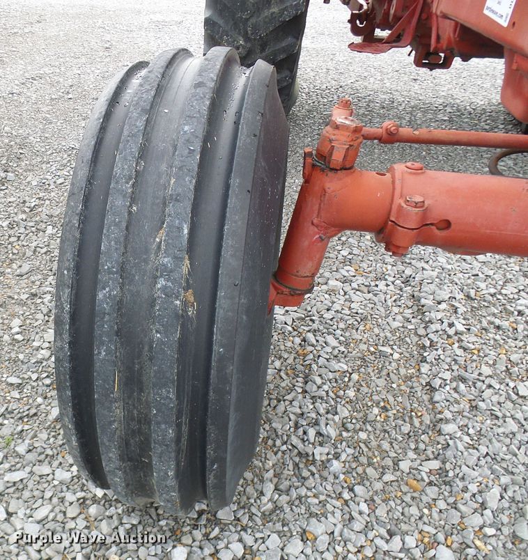 image for item DL0922 International 1066  tractor