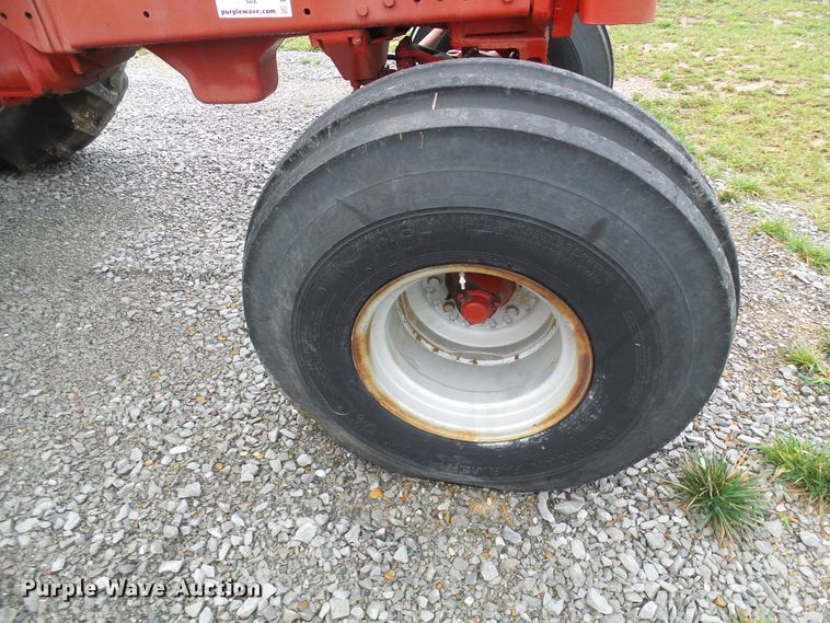 image for item DL0922 International 1066  tractor