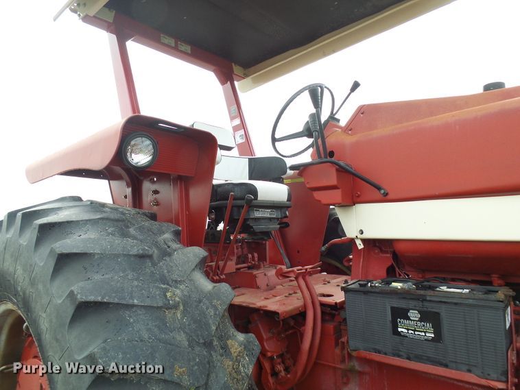 image for item DL0922 International 1066  tractor