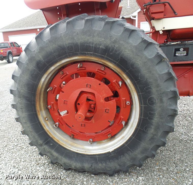 image for item DL0922 International 1066  tractor