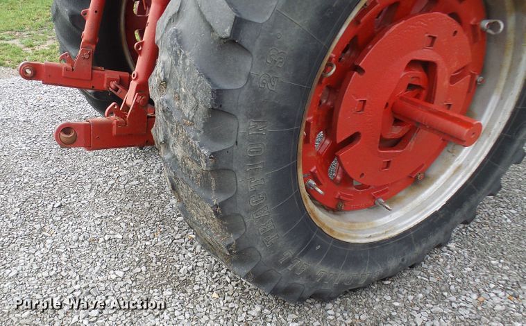 image for item DL0922 International 1066  tractor