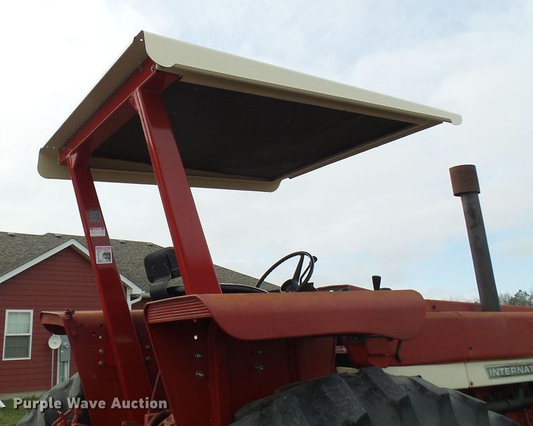 image for item DL0922 International 1066  tractor