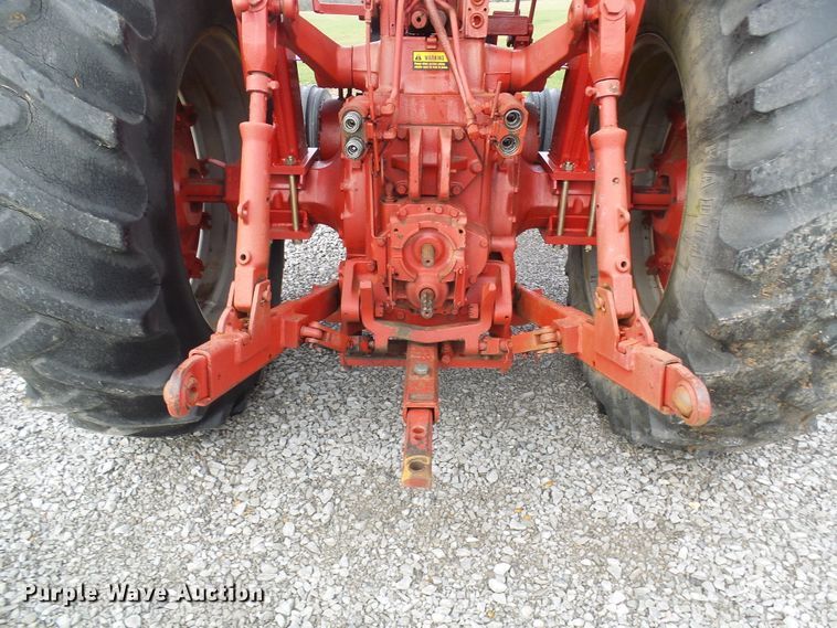 image for item DL0922 International 1066  tractor