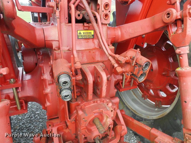 image for item DL0922 International 1066  tractor