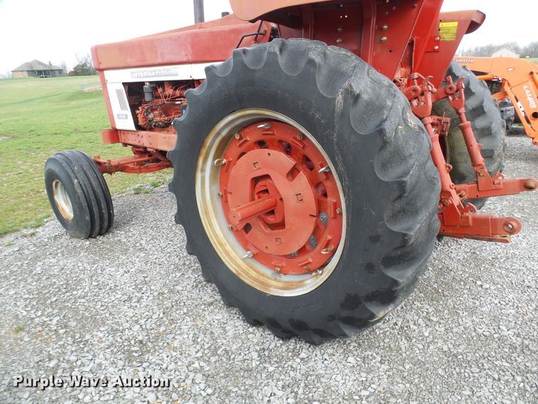 image for item DL0922 International 1066  tractor