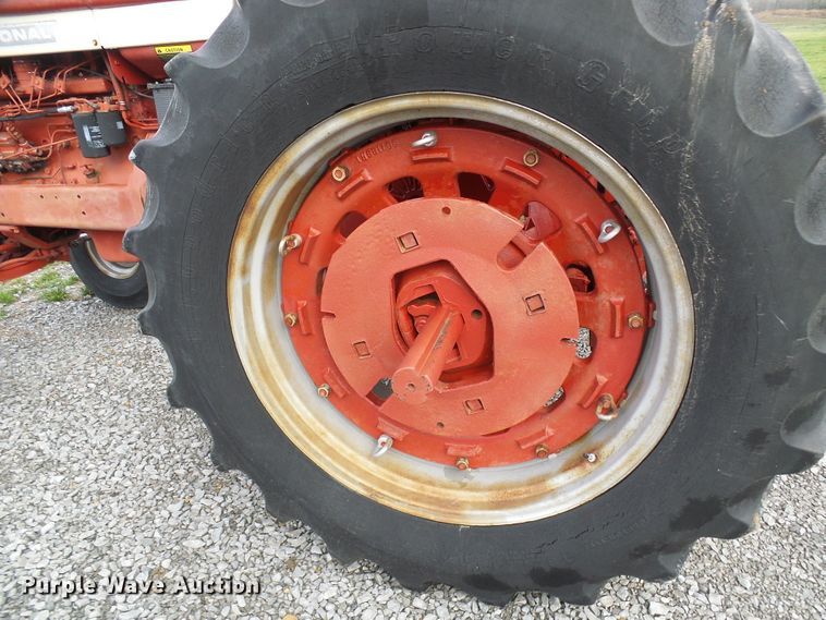 image for item DL0922 International 1066  tractor