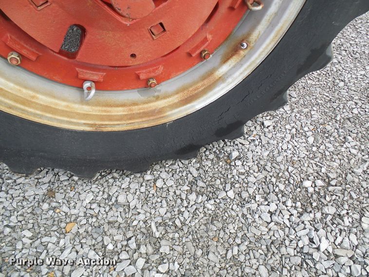 image for item DL0922 International 1066  tractor