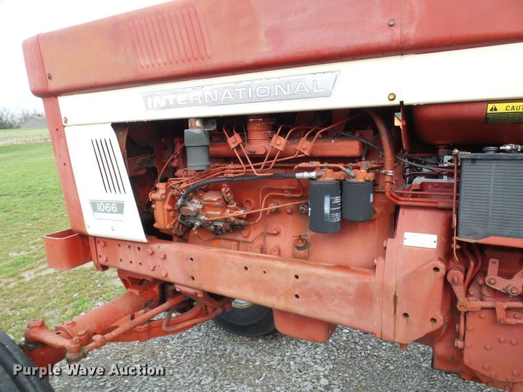 image for item DL0922 International 1066  tractor