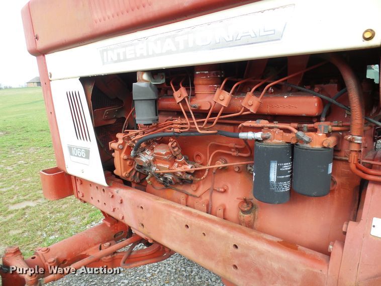 image for item DL0922 International 1066  tractor