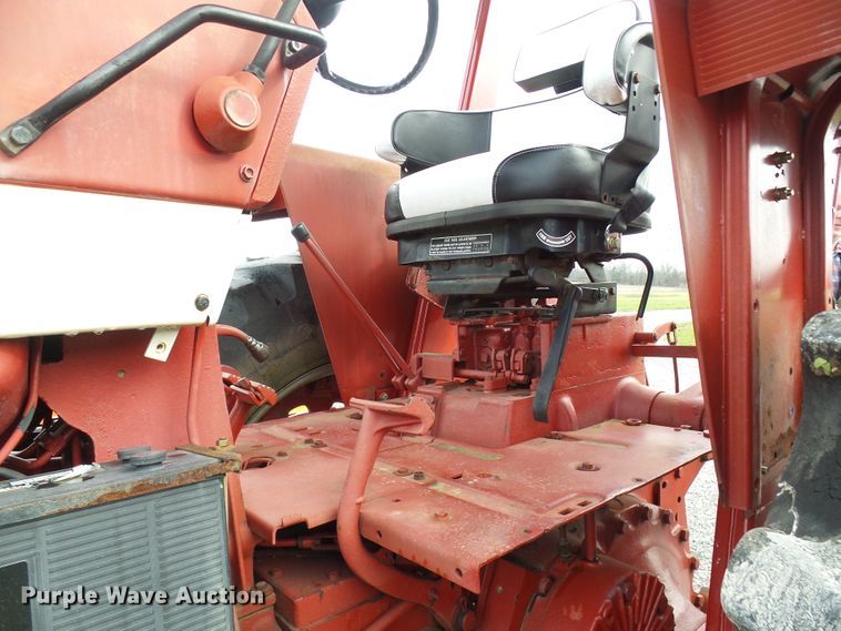 image for item DL0922 International 1066  tractor