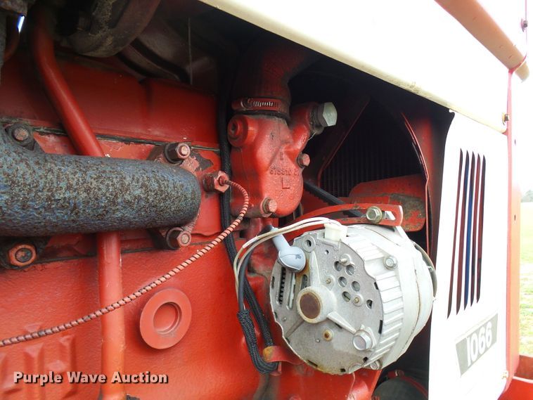 image for item DL0922 International 1066  tractor