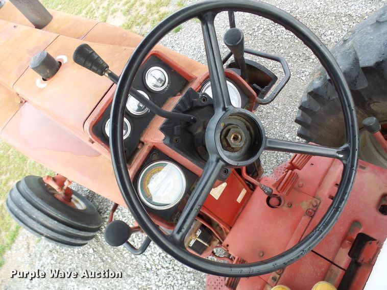 image for item DL0922 International 1066  tractor