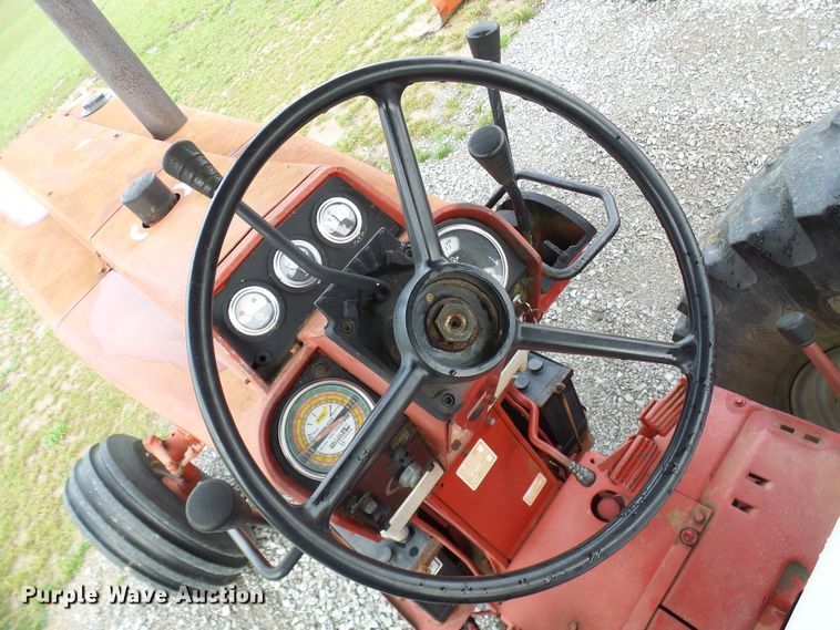 image for item DL0922 International 1066  tractor