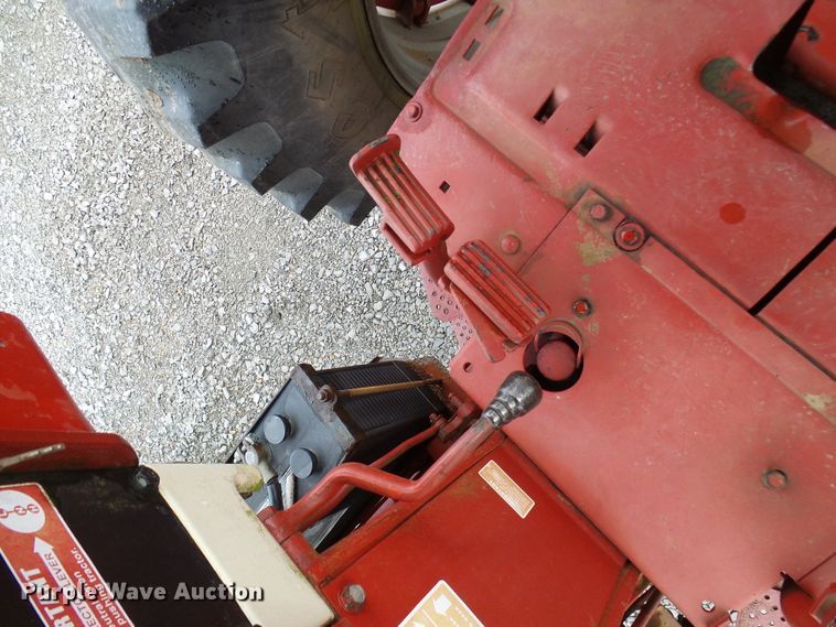 image for item DL0922 International 1066  tractor