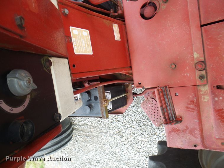 image for item DL0922 International 1066  tractor