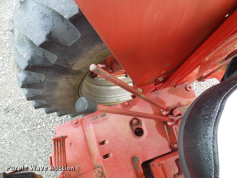 image for item DL0922 International 1066  tractor