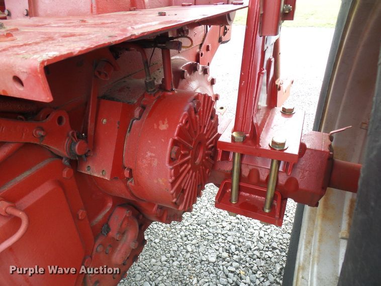 image for item DL0922 International 1066  tractor