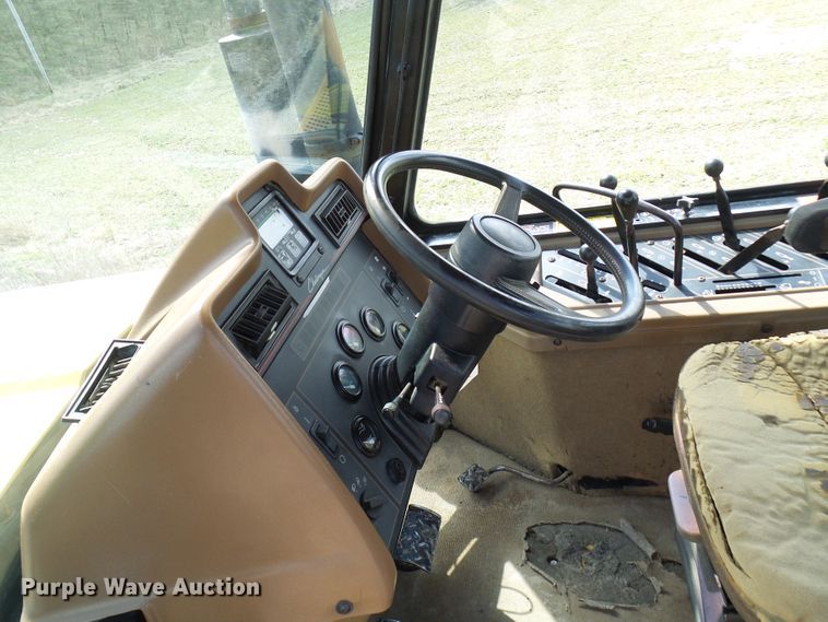 image for item DL0923 1993 Caterpillar Challenger 85C  track tractor