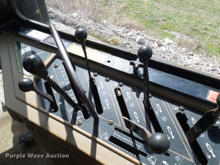 image for item DL0923 1993 Caterpillar Challenger 85C  track tractor