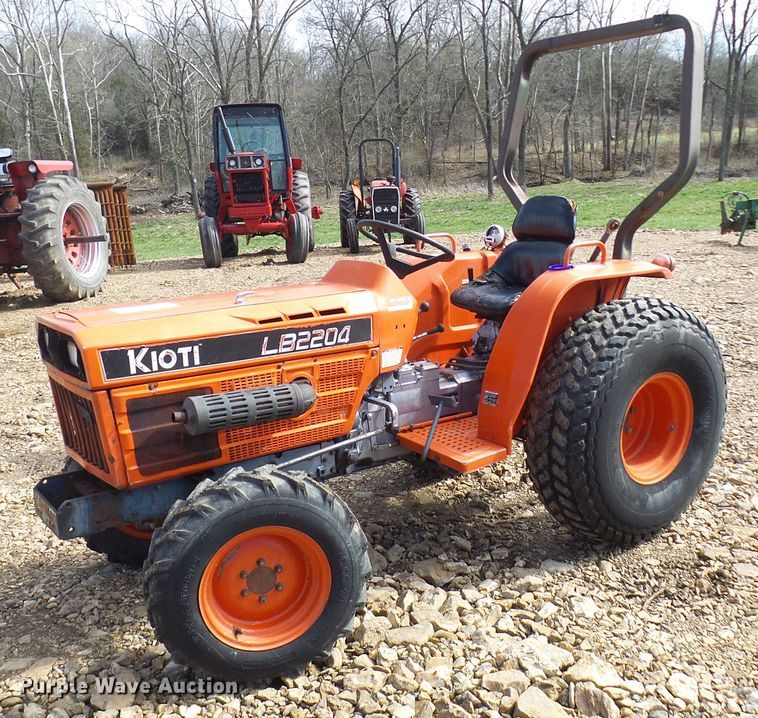 image for item DL0944 Kioti LB2204  tractor