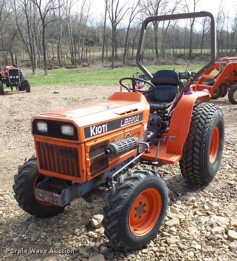 image for item DL0944 Kioti LB2204  tractor