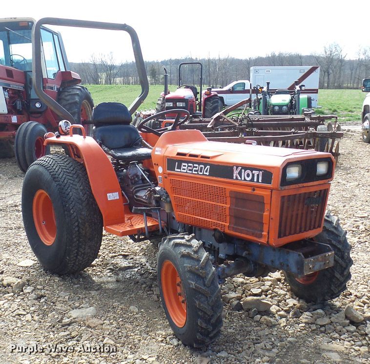 image for item DL0944 Kioti LB2204  tractor