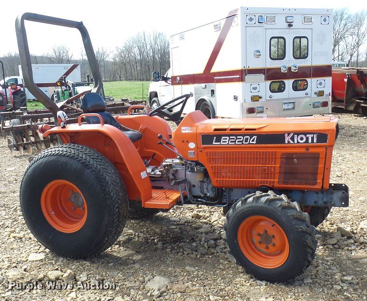 image for item DL0944 Kioti LB2204  tractor