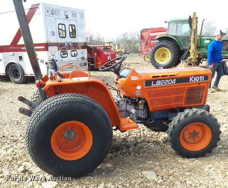 image for item DL0944 Kioti LB2204  tractor