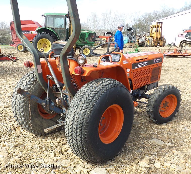 image for item DL0944 Kioti LB2204  tractor